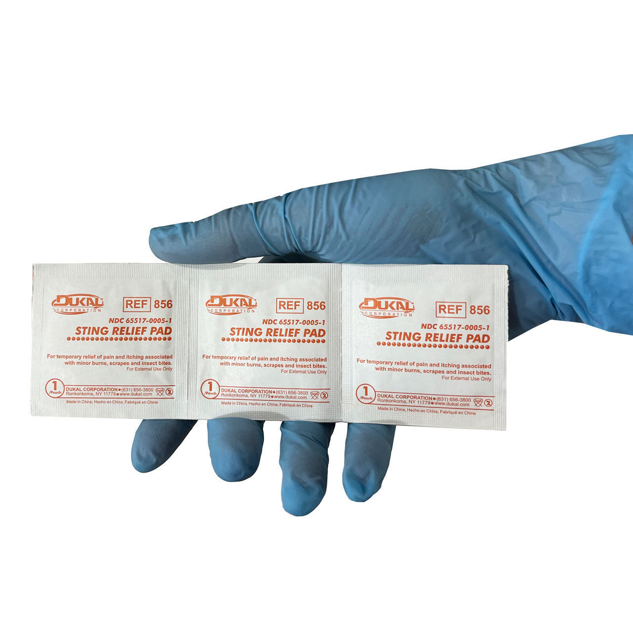 Sting Relief Wipes, 3 units in hand