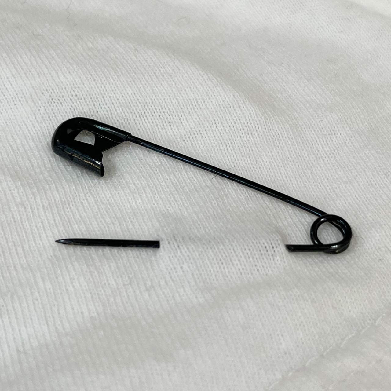 Black Safety Pins, 2" (5-pack)