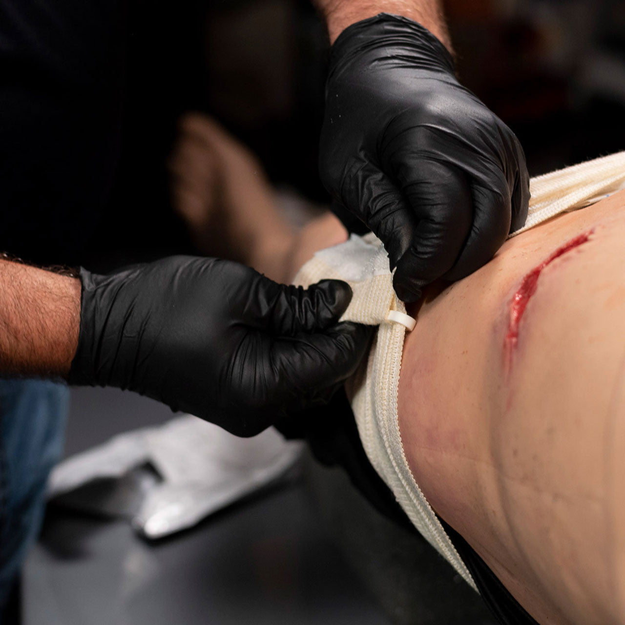 OLAES® Hemostatic Bandage , Example of use.
