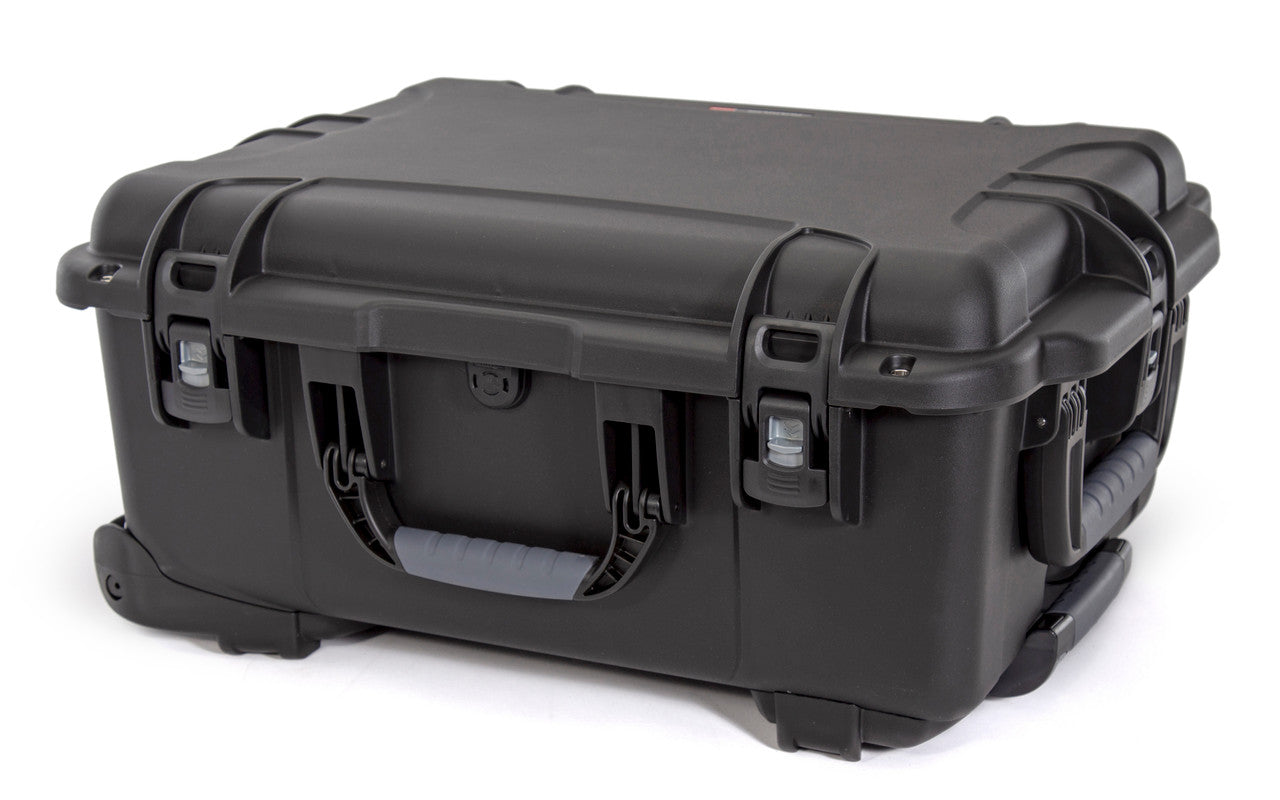 Nanuk 955 Wheeled Case, front showing latches