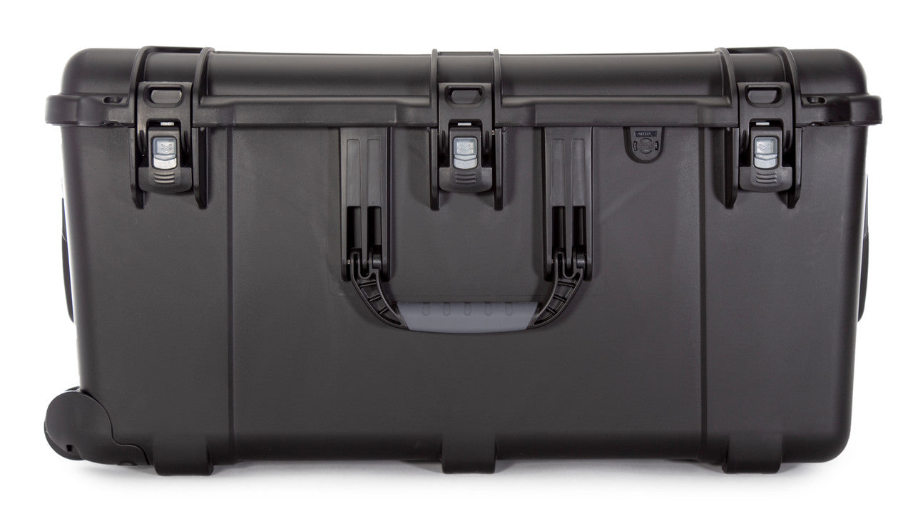 Nanuk 965 Wheeled Case, front showing latches