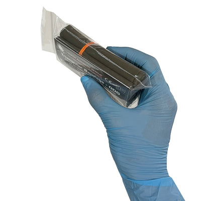 Triangular Bandage, in hand (side)