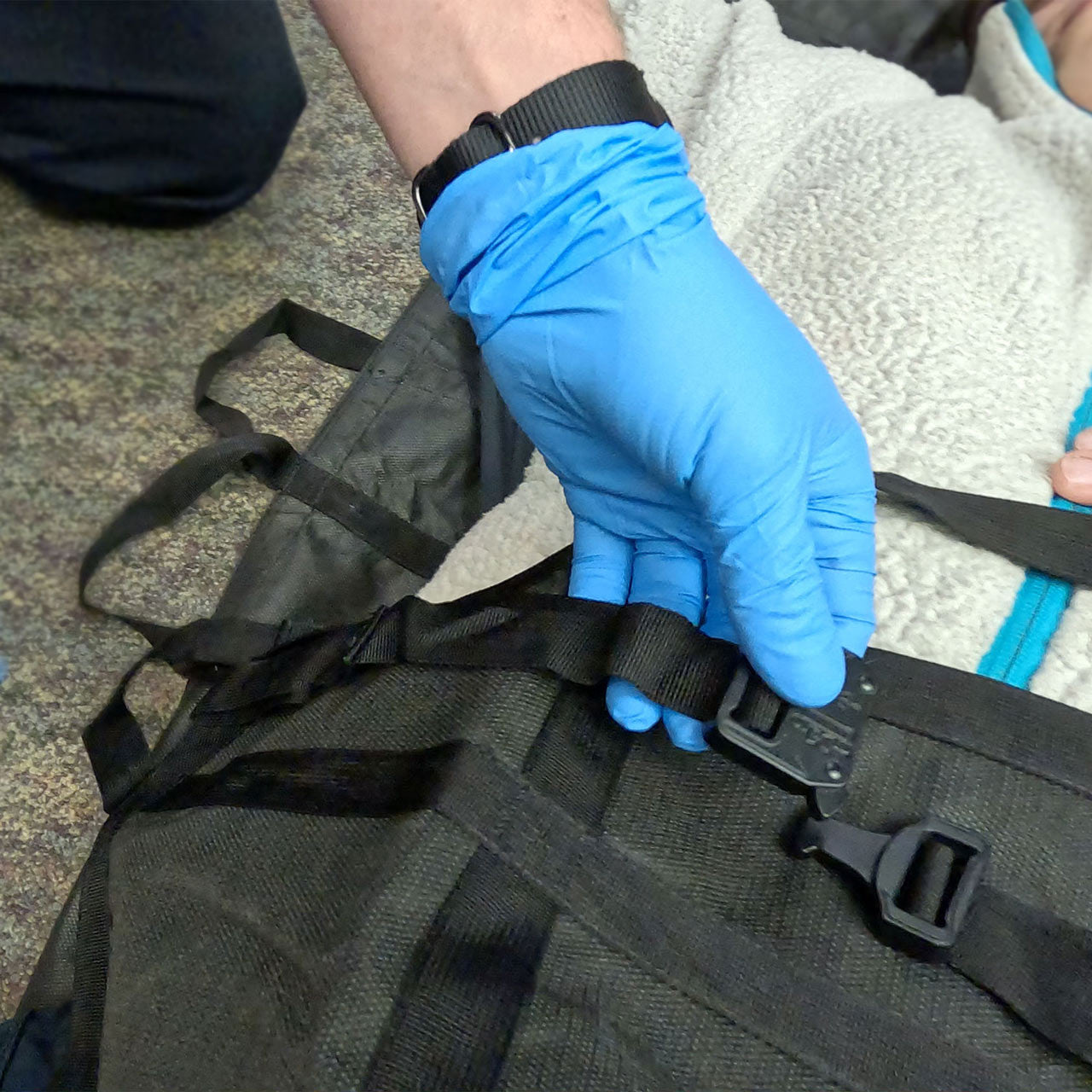 QuikLitter Drag, straps showing buckle